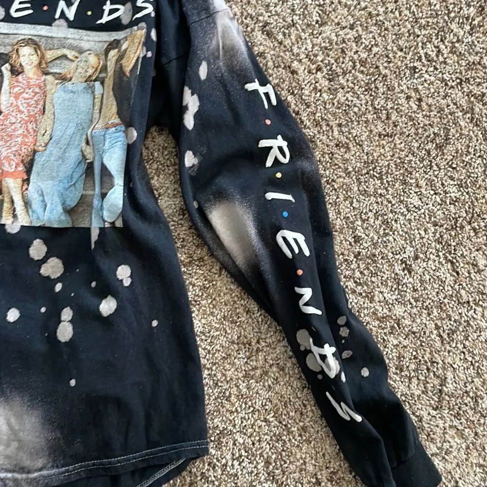 Friends long sleeve tee - Picture 2 of 4